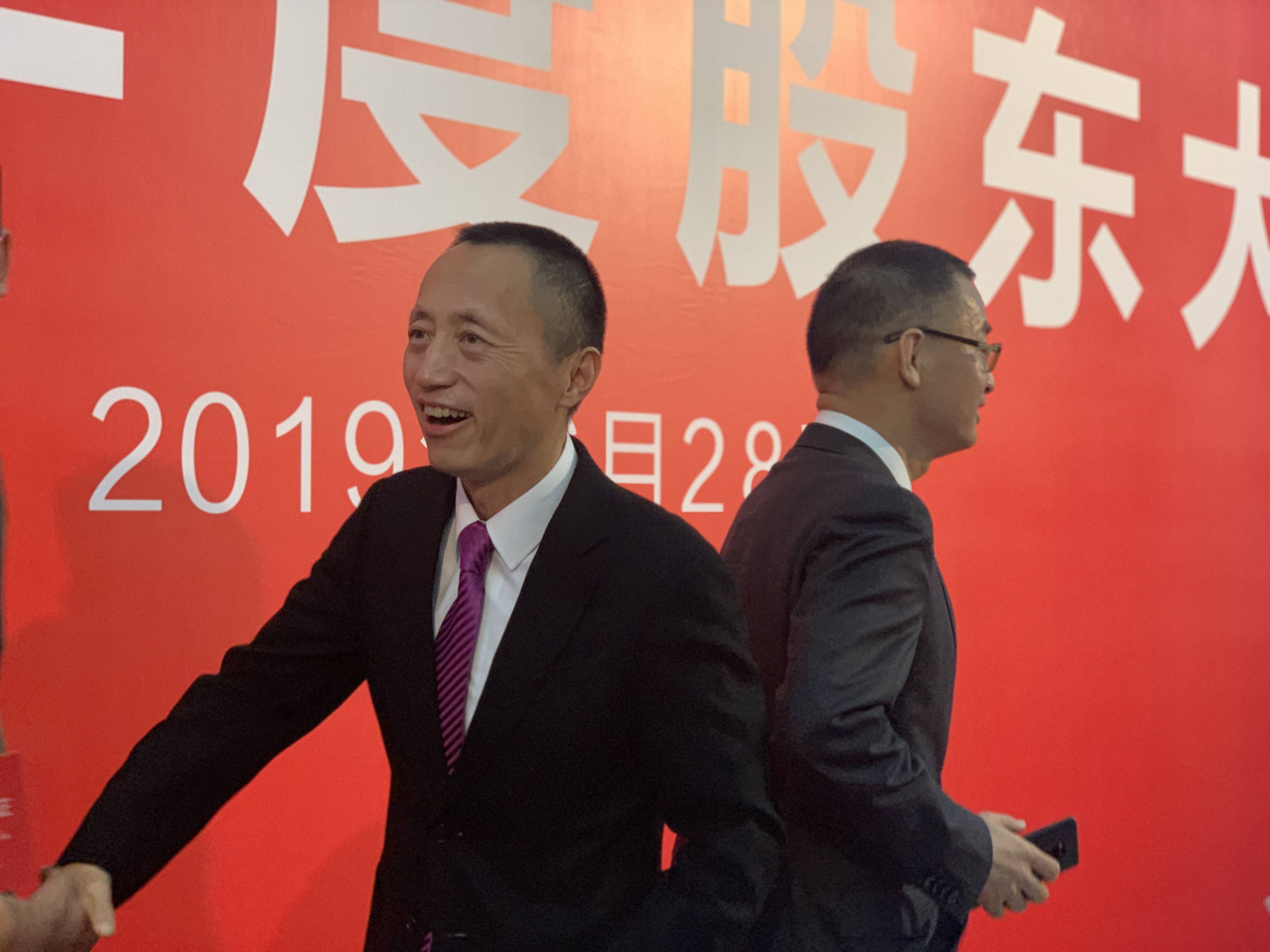 万科再无郁亮：率先喊出“活下去”的人<strong></p>
<p>比特币在哪里买卖交易</strong>，先行离场