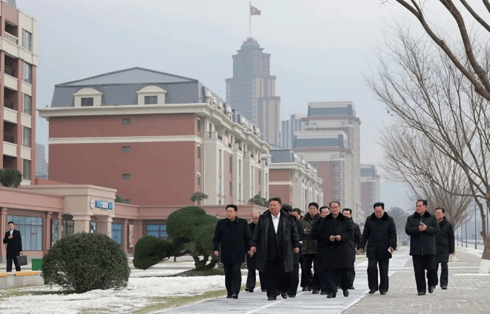 朝鲜“万套住宅”震撼亮相<strong></p>
<p>比特币的行情价格</strong>，金正恩莅临现场指导感叹：潮流之作