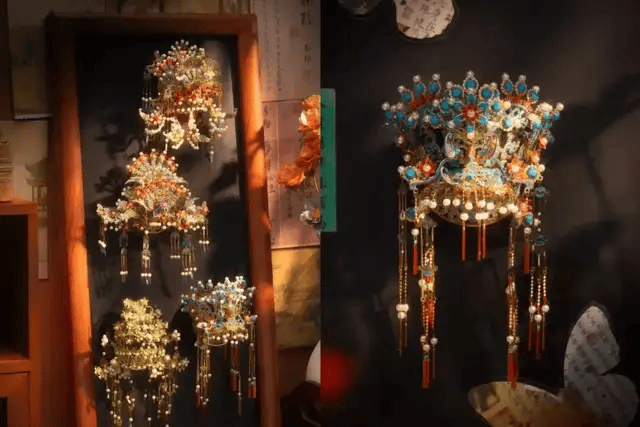 一边万人大厂停工<strong></p>
<p>比特币的行情价格</strong>，一边出口订单暴增：“潮玩之都”东莞，深陷冰火两重天