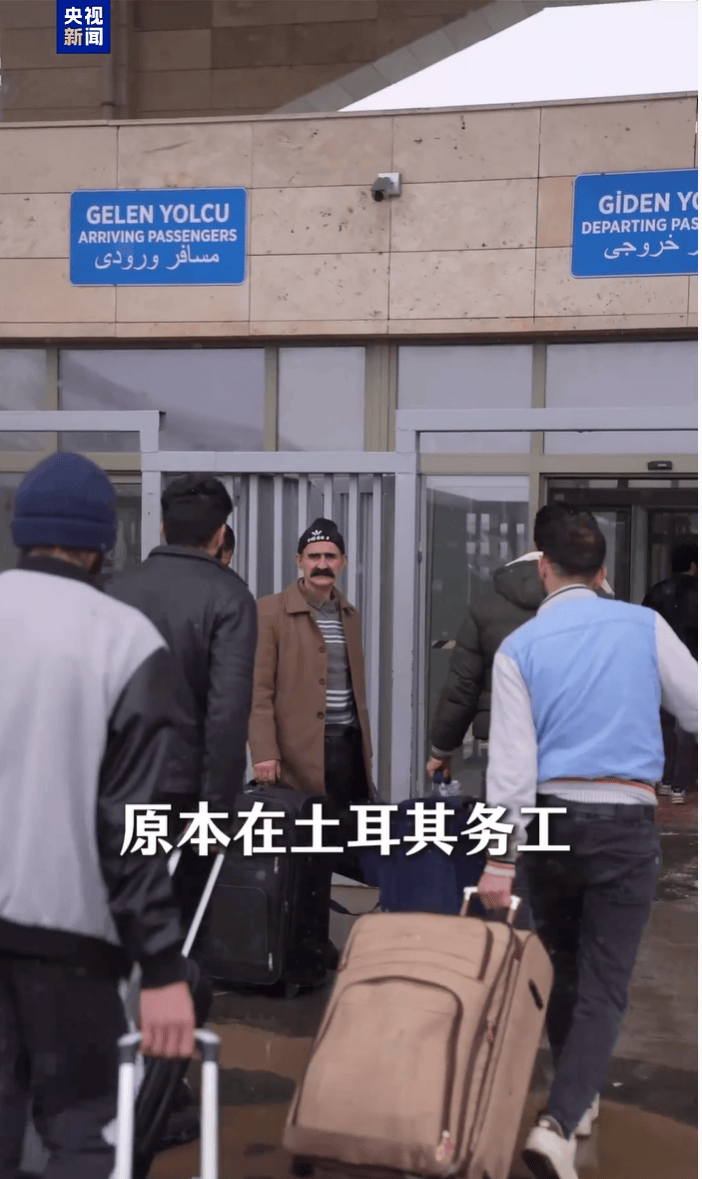 大量境外伊朗人逆行回国：不会抛下祖国自己逃命，为了保卫祖国战斗到底