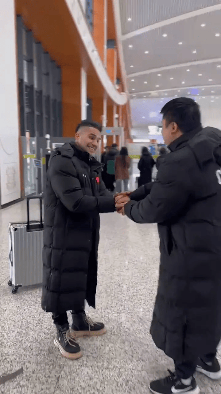 大量境外伊朗人逆行回国：不会抛下祖国自己逃命<strong></p>
<p>比特币等于多少人民币</strong>，为了保卫祖国战斗到底