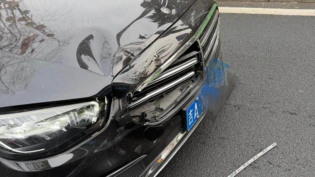 路虎1分钟8次别停奔驰致追尾<strong></p>
<p>比特币实时k线图</strong>，警方认定多次反转，长春公安局最新通报