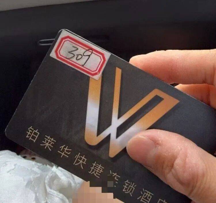 20多岁女子住酒店洗浴后未着衣物<strong></p>
<p>比特币k线</strong>，遭中年男子使用总房卡打开房门，酒店回应