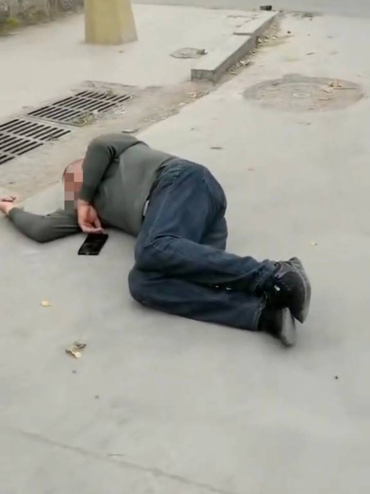 山东曹县一男子称参加喜宴遭人殴打<strong></p>
<p>比特币资讯</strong>，打人者是城管队员，当事人说没动手