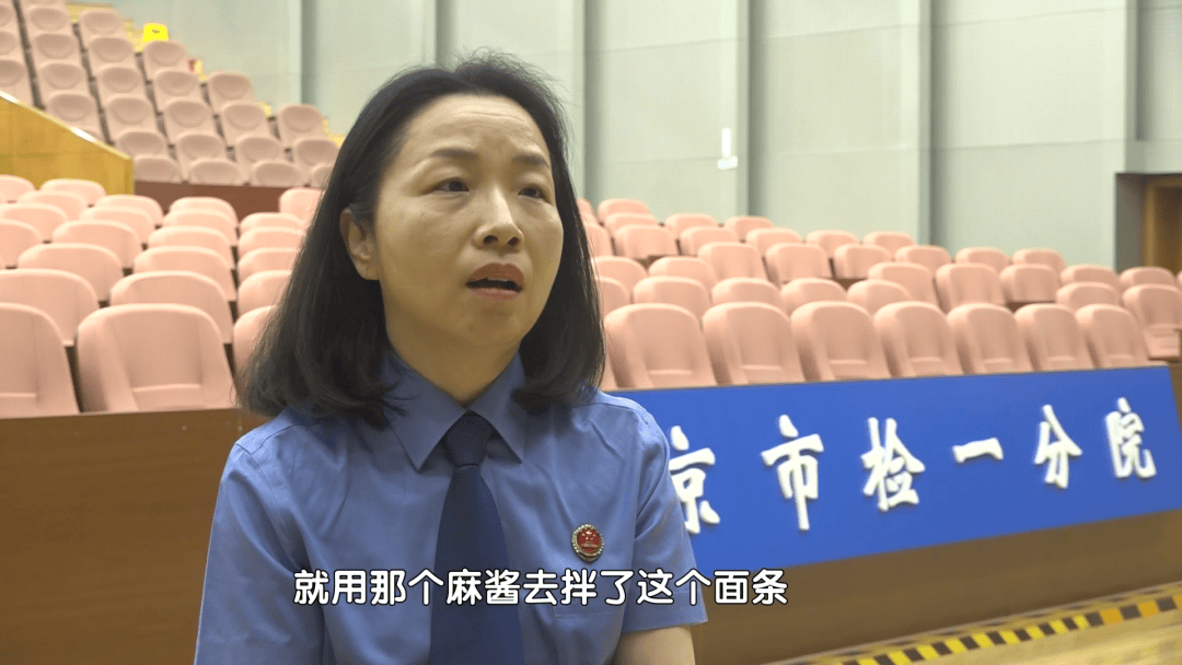 男子家中吃面<strong></p>
<p>黄金期货开户</strong>，离奇身亡！凶手竟是岳母的再婚丈夫，男扮女装逃跑后被抓